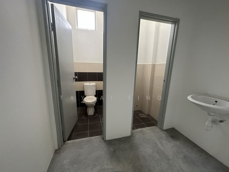 Factory for Sale in Iskandar Puteri (Nusajaya) (Johor) - Tay Ai Ting - Bathroom - PropertyGuru.com.my