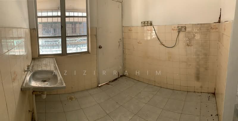 Condominium for Sale at Genting Court Condominium - Azizirrahim . - Kitchen - PropertyGuru.com.my