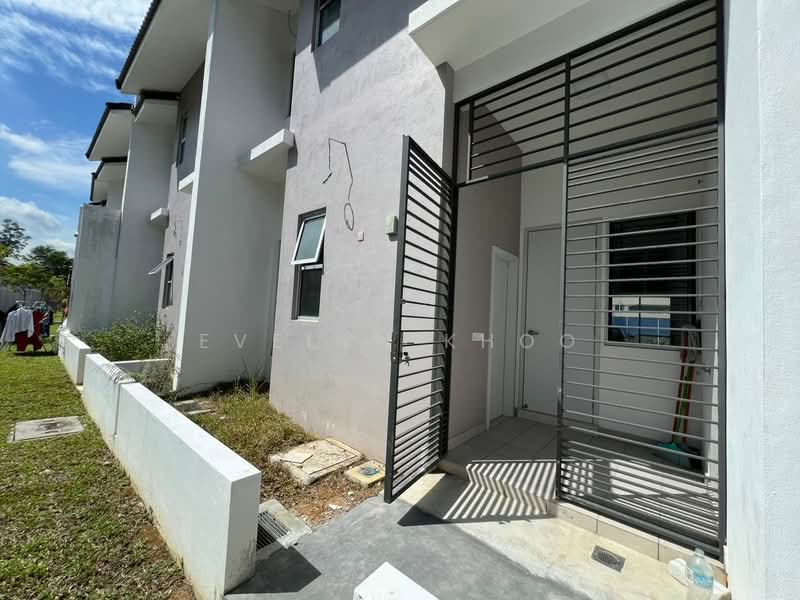 2-storey Terraced House for Sale in Anggun (Rawang) - Evelyn Khoo - Back Yard - PropertyGuru.com.my