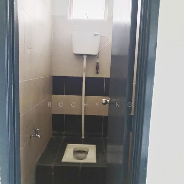 Shop for Sale in Tampoi (Johor) - Rochy Ng - Bathroom - PropertyGuru.com.my