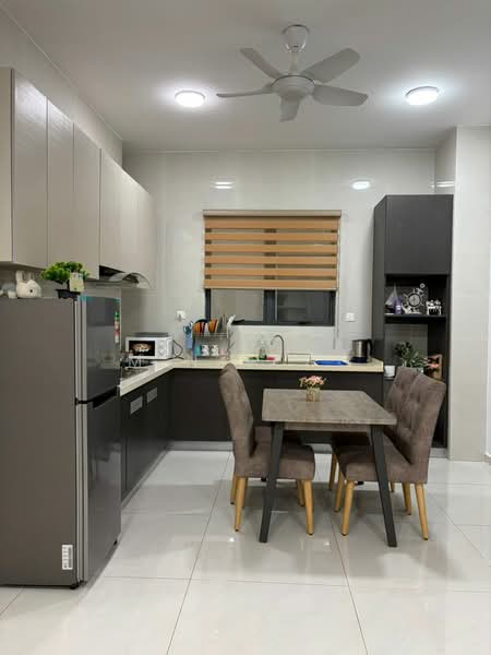 Condominium for Sale at Bay Point @ Country Garden Danga Bay - Min Kong - Kitchen - PropertyGuru.com.my