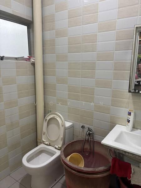 Pangsapuri untuk Dijual di Ria Apartment - Vicky Tan - Bathroom - PropertyGuru.com.my