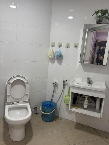 Pangsapuri untuk Dijual di Ria Apartment - Vicky Tan - Bathroom - PropertyGuru.com.my