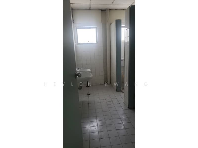 Kilang untuk Disewa di Kawasan Industri Kota Kemuning (Shah Alam) - Heylen Kwang - Bathroom - PropertyGuru.com.my
