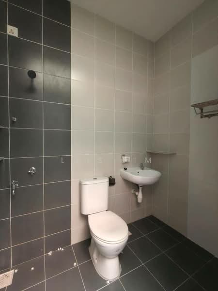 Cluster House for Sale in Taman Sutera Utama (Skudai) - Luis Lim - Bathroom - PropertyGuru.com.my