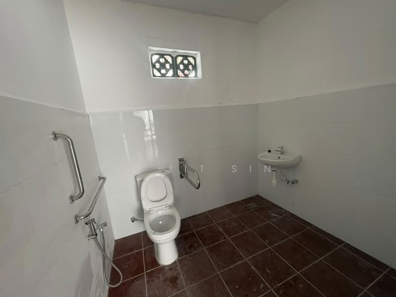 Shop for Rent in George Town (Penang) - Ng Jit Sin - Bathroom - PropertyGuru.com.my