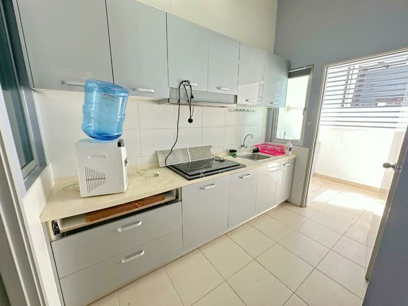 Cluster House for Sale in Taman Nusa Bestari (Iskandar Puteri (Nusajaya)) - Min Kong - Kitchen - PropertyGuru.com.my