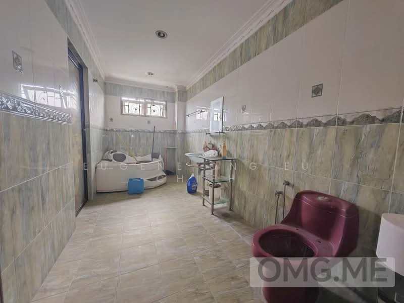 Rumah Berkembar untuk Dijual di Banting (Selangor) - Eugene Ong Eu chieh - Bathroom - PropertyGuru.com.my