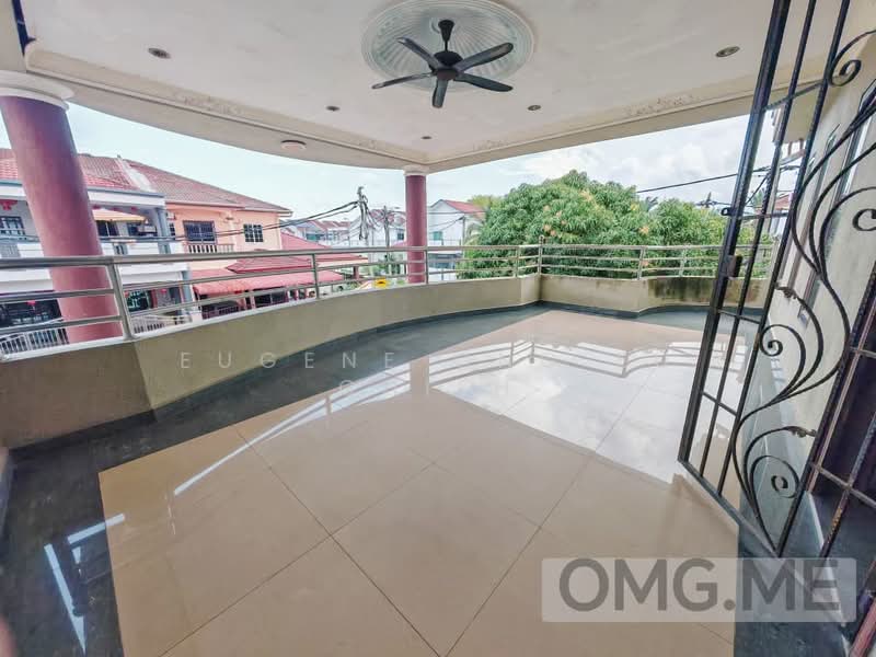 Rumah Berkembar untuk Dijual di Banting (Selangor) - Eugene Ong Eu chieh - Balcony - PropertyGuru.com.my