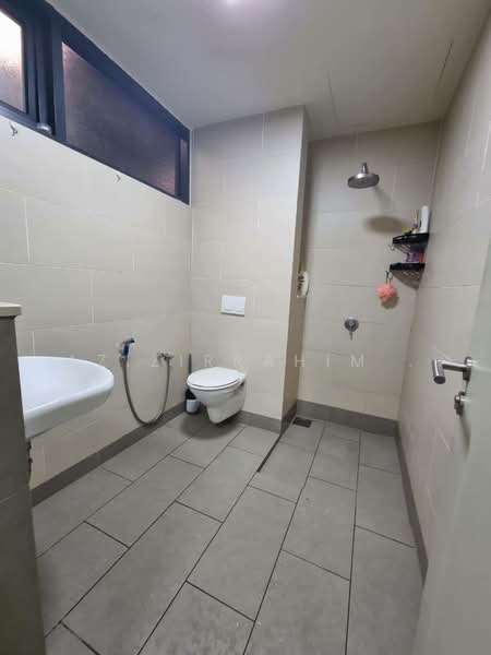 Service Residence for Sale at Tamarind Suites - Azizirrahim . - Bathroom - PropertyGuru.com.my