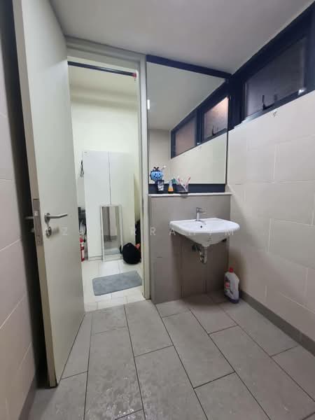 Service Residence for Sale at Tamarind Suites - Azizirrahim . - Bathroom - PropertyGuru.com.my