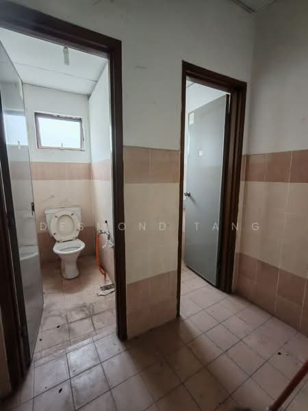Factory for Rent in Batu Caves (Kuala Lumpur) - Desmond Tang - Bathroom - PropertyGuru.com.my