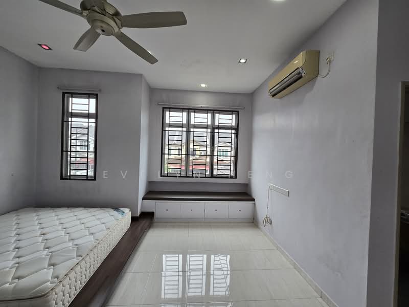 Rumah Teres 2 Tingkat untuk Disewa di Taman Ehsan Jaya (Ulu Tiram) - Evelyn Heng - Bedroom - PropertyGuru.com.my