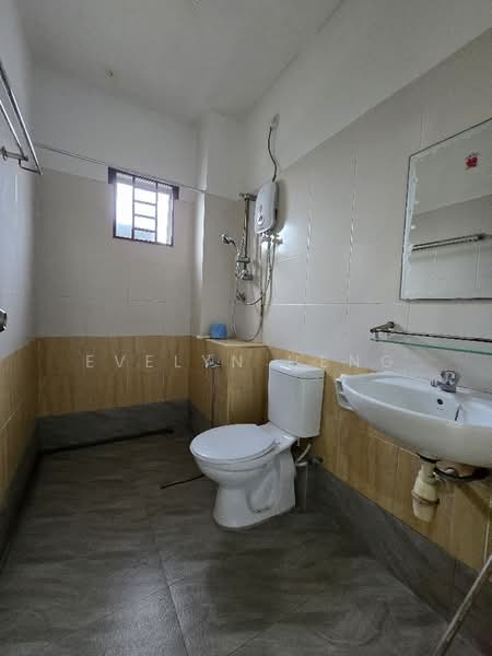 Rumah Teres 2 Tingkat untuk Disewa di Taman Ehsan Jaya (Ulu Tiram) - Evelyn Heng - Bathroom - PropertyGuru.com.my