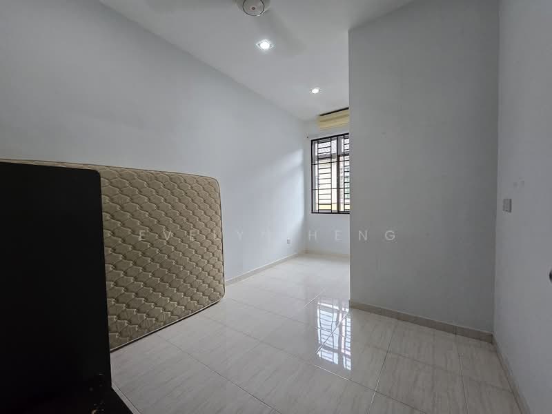 Rumah Teres 2 Tingkat untuk Disewa di Taman Ehsan Jaya (Ulu Tiram) - Evelyn Heng - Bedroom - PropertyGuru.com.my