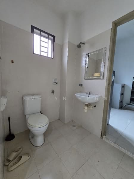 Rumah Teres 2 Tingkat untuk Disewa di Taman Ehsan Jaya (Ulu Tiram) - Evelyn Heng - Bathroom - PropertyGuru.com.my