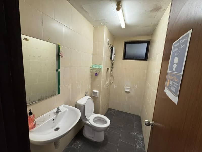 Servis Apartment untuk Disewa di Saville Residence - Evan Chan - Bathroom - PropertyGuru.com.my
