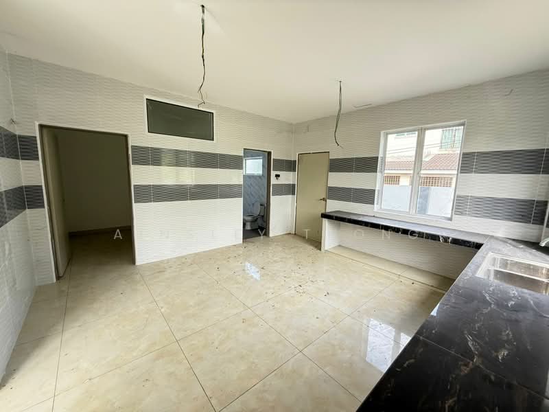 Semi-Detached House for Sale in Taman Bercham Tropicana (Ipoh) - Ainsley Thong - Kitchen - PropertyGuru.com.my