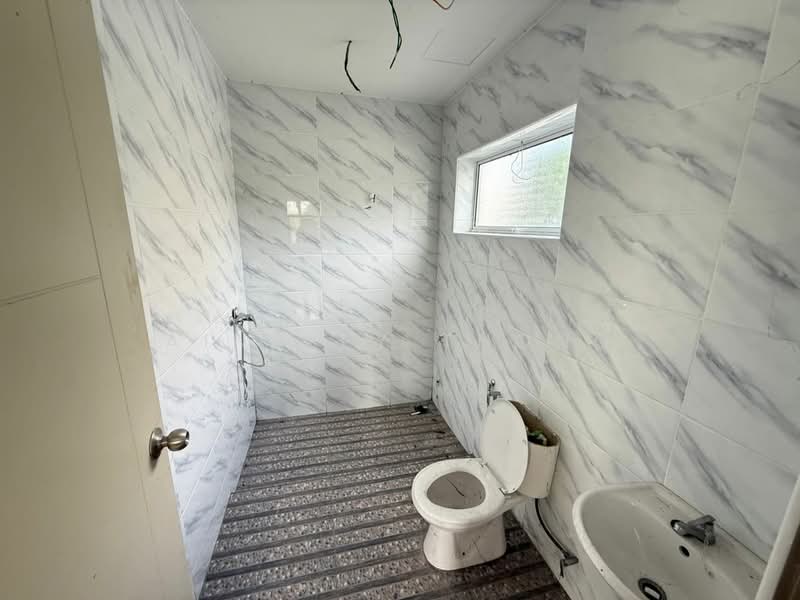 Semi-Detached House for Sale in Taman Bercham Tropicana (Ipoh) - Ainsley Thong - Bathroom - PropertyGuru.com.my