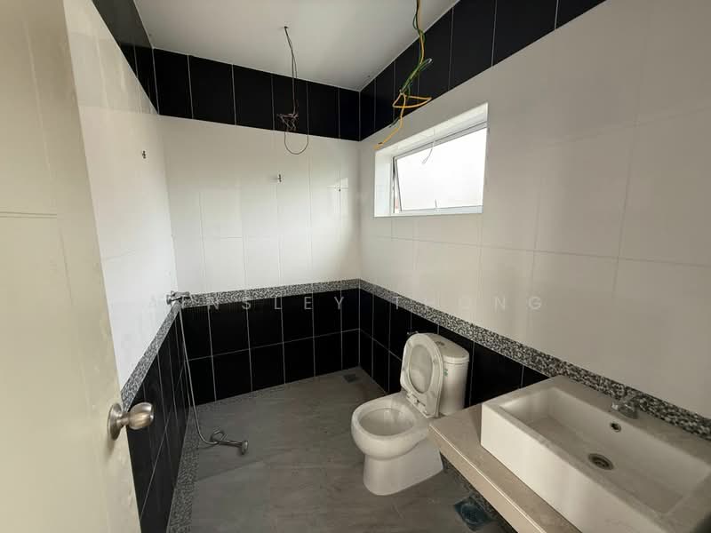Semi-Detached House for Sale in Taman Bercham Tropicana (Ipoh) - Ainsley Thong - Bathroom - PropertyGuru.com.my