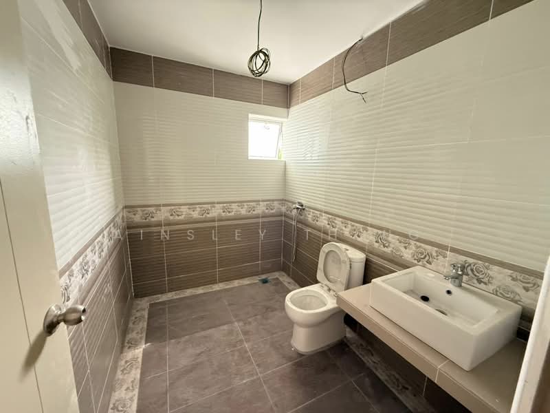 Semi-Detached House for Sale in Taman Bercham Tropicana (Ipoh) - Ainsley Thong - Bathroom - PropertyGuru.com.my