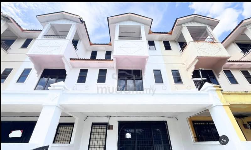 2.5-storey Terraced House for Sale in Taman Kledang Emas (Ipoh) - Ainsley Thong - Exterior - PropertyGuru.com.my
