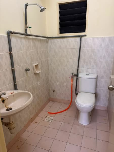 Condominium for Sale at Bayu Tasik 1 - SL Yap - Bathroom - PropertyGuru.com.my