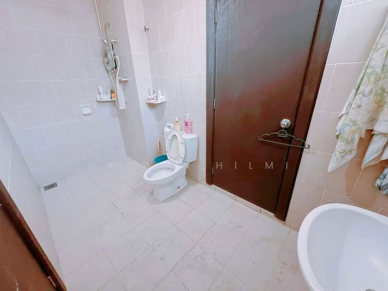 Semi-Detached House for Sale in Bandar Kinrara (Selangor) - Hazwan Hilmi - Bathroom - PropertyGuru.com.my