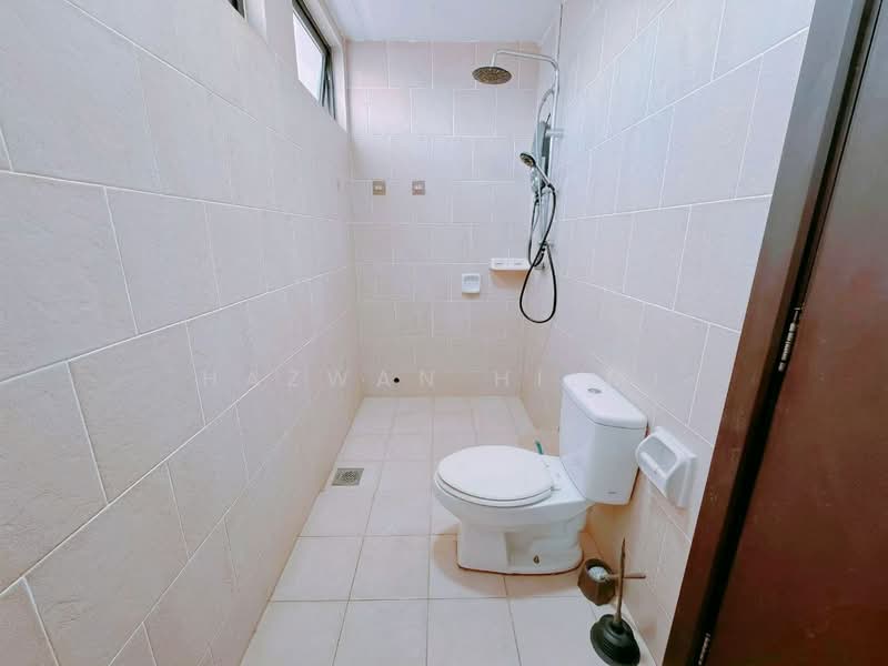 Semi-Detached House for Sale in Bandar Kinrara (Selangor) - Hazwan Hilmi - Bathroom - PropertyGuru.com.my