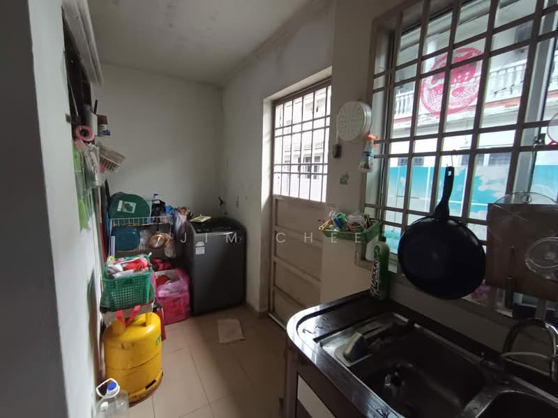 2-storey Terraced House for Sale in Bandar Indahpura (Kulai) - Jim Chee - Kitchen - PropertyGuru.com.my
