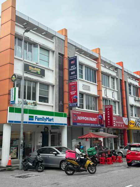 Shop for Rent in Bandar Seri Putra (Bangi) - Oscar Tan - Exterior - PropertyGuru.com.my
