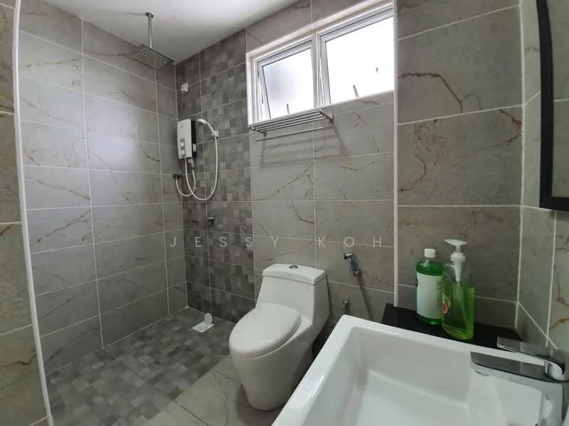 Servis Apartment untuk Disewa di Pinnacle Tower - Jessy Koh - Bathroom - PropertyGuru.com.my
