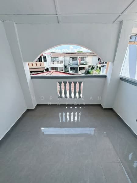 Rumah Teres 2 Tingkat untuk Dijual di Taman Tuanku Ampuan Najihah (Sungai Gadut) - NoraFizah Gapar - Balcony - PropertyGuru.com.my