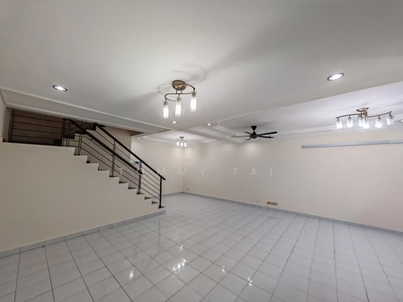 Rumah Teres 2 Tingkat untuk Dijual di Taman Mount Austin (Tebrau) - Tommy Tai - Living Room - PropertyGuru.com.my