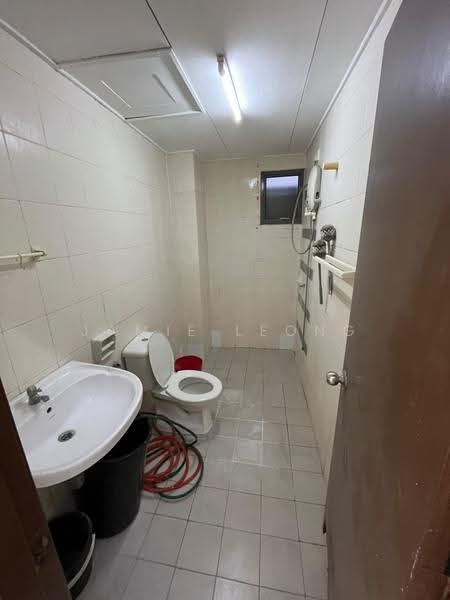 Kediaman Servis untuk Disewa di D'Alamanda - Jamie Leong - Bathroom - PropertyGuru.com.my