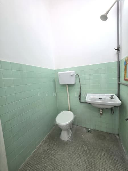 2-storey Terraced House for Rent in Taman Damai Jaya (Cheras) - Ken Lew - Bathroom - PropertyGuru.com.my