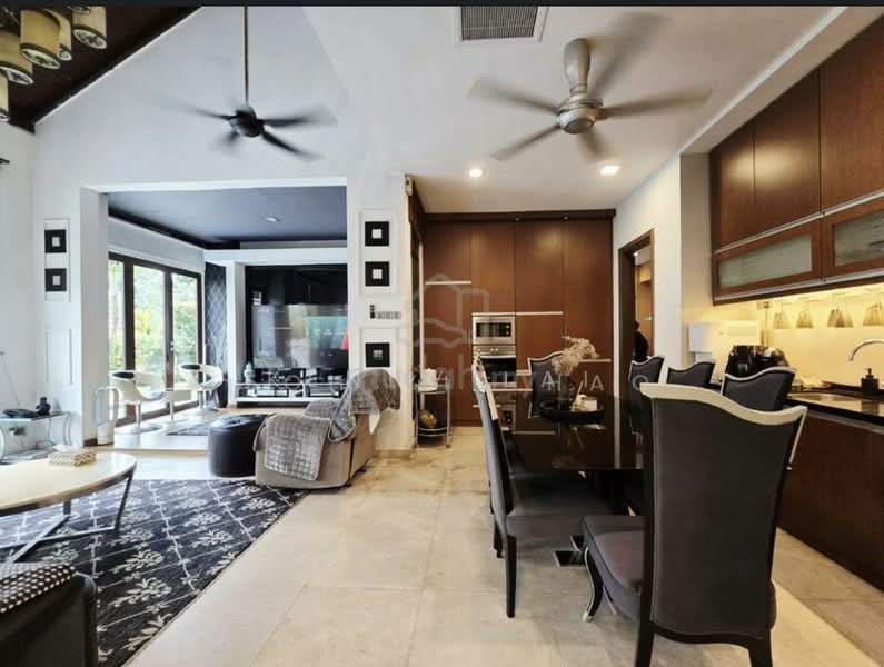Kondominium untuk Dijual di Kenny Hills Residence - Kenny Lai - Living Room - PropertyGuru.com.my