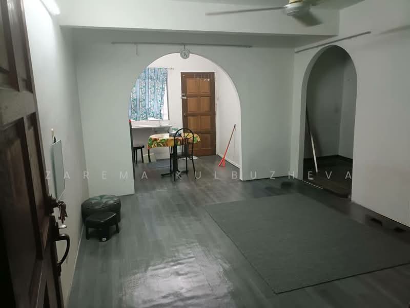 Rumah Teres 2 Tingkat untuk Dijual di Bandar Utama Batang Kali (Batang Kali) - Zarema Kulbuzheva - Living Room - PropertyGuru.com.my