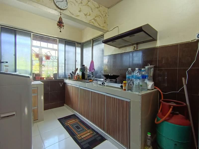 Flat for Sale at Pinggiran Batu Caves - Vivian Ho - Kitchen - PropertyGuru.com.my