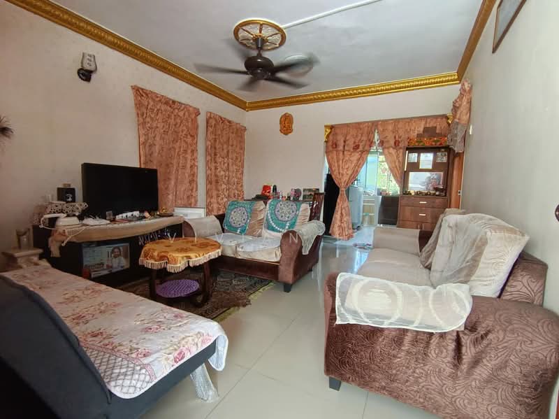Flat for Sale at Pinggiran Batu Caves - Vivian Ho - Living Room - PropertyGuru.com.my