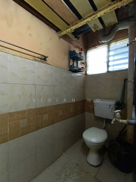 Flat for Sale at Pinggiran Batu Caves - Vivian Ho - Bathroom - PropertyGuru.com.my