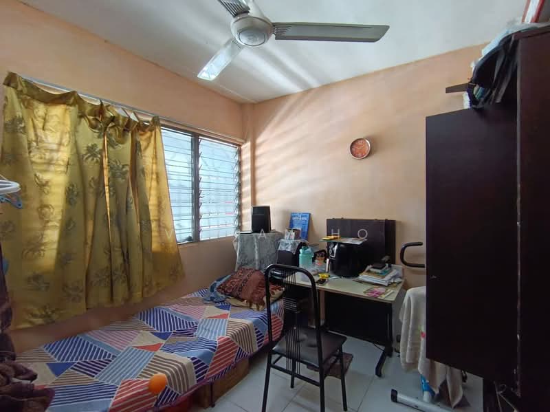 Flat for Sale at Pinggiran Batu Caves - Vivian Ho - Bedroom - PropertyGuru.com.my
