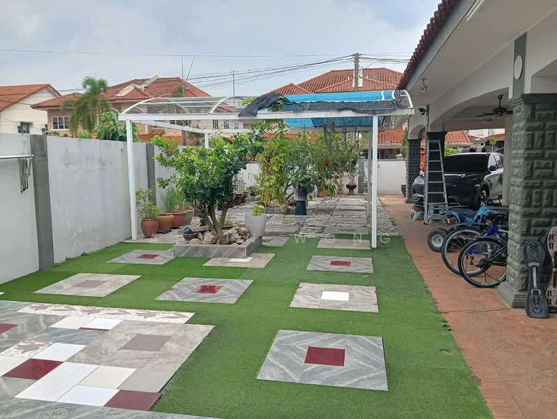 Bungalow for Sale in Taman Ipoh Jaya Timur (Ipoh) - Alvin Wong - Garden - PropertyGuru.com.my