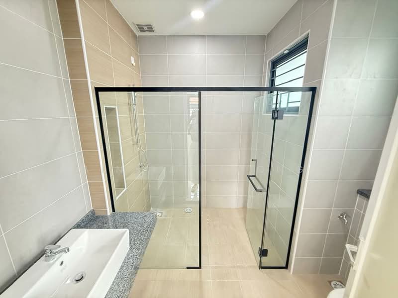 2-storey Terraced House for Rent in Bandar Seri Botani (Simpang Pulai) - Ainsley Thong - Bathroom - PropertyGuru.com.my
