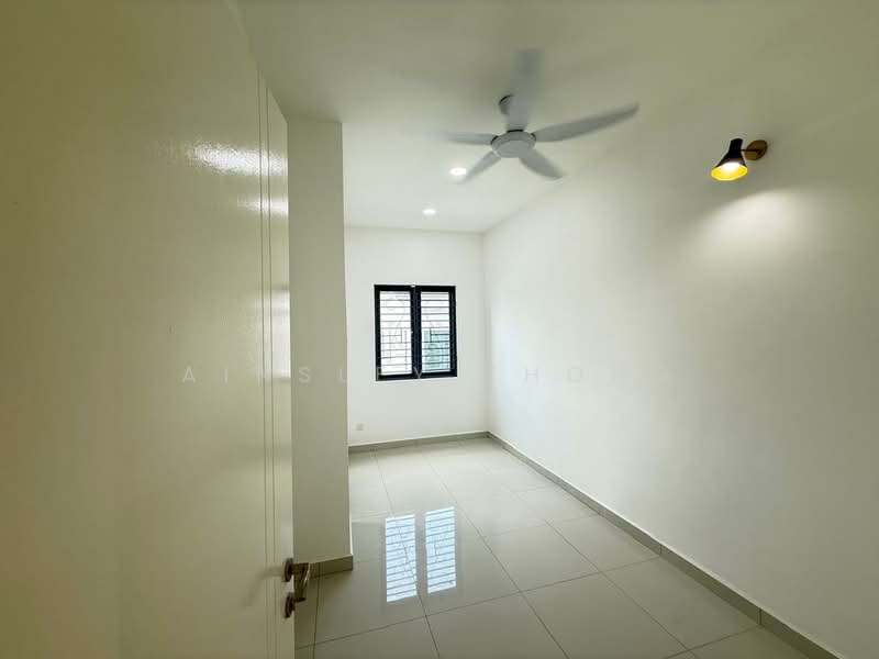 2-storey Terraced House for Rent in Bandar Seri Botani (Simpang Pulai) - Ainsley Thong - Bedroom - PropertyGuru.com.my