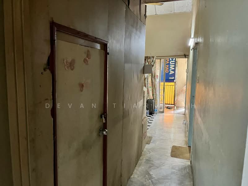 Rumah Teres 1 Tingkat untuk Dijual di TTDI Jaya (Shah Alam) - Devan Tiarajah - Corridor - PropertyGuru.com.my