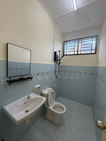 1.5-storey Terraced House for Sale in Taman Setia Indah (Tebrau) - Tommy Tai - Bathroom - PropertyGuru.com.my