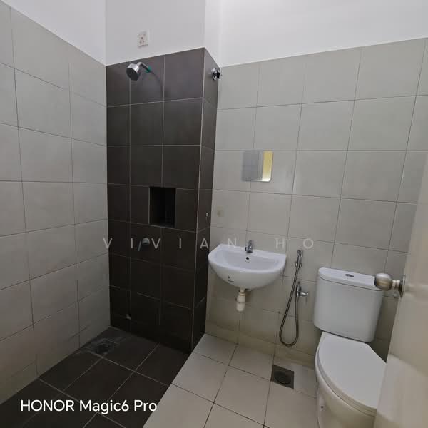Terraced House for Rent in Sungai Buloh (Selangor) - Vivian Ho - Bathroom - PropertyGuru.com.my