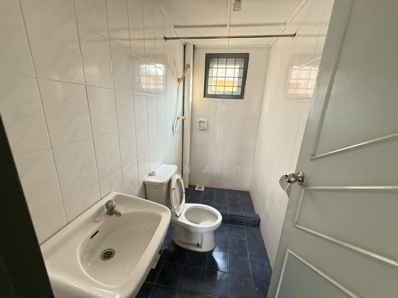 Pangsapuri untuk Dijual di Golden Showers (Kondo Ruby) - Ramona Tan - Bathroom - PropertyGuru.com.my