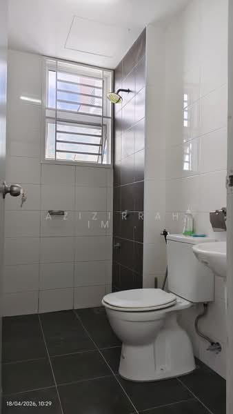Kondominium untuk Dijual di Dwiputra Residences - Azizirrahim . - Bathroom - PropertyGuru.com.my